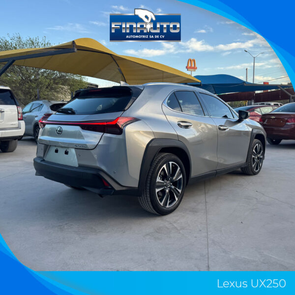 Lexus UX250 - Imagen 6